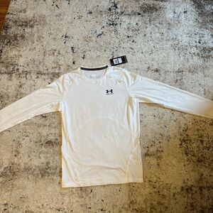 -UA white long sleeve compression shirt
-brand new never worn
-XL